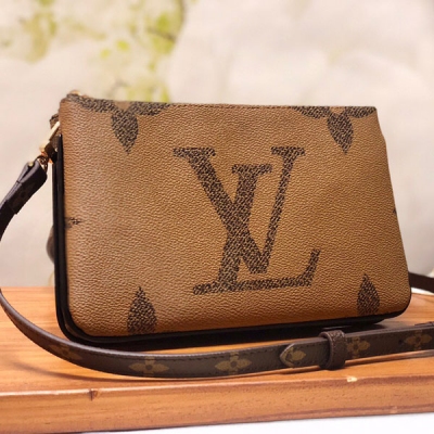 LV路易威登 POCHETTE DOUBLE ZIP 肩帶錢...