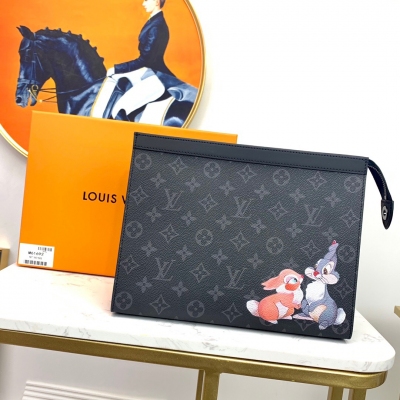 LV路易威登 Pochette Voyage 中號手拿包 M...