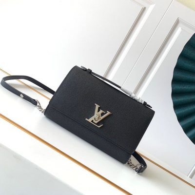LV路易威登 LOCKME CLUTCH 斜揹包 M5608...