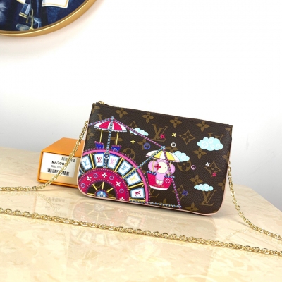 LV路易威登 Pochette Double Zip 鏈條包...