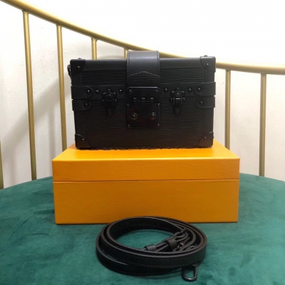 Louis Vuitton PETITE MALLE 盒子包...