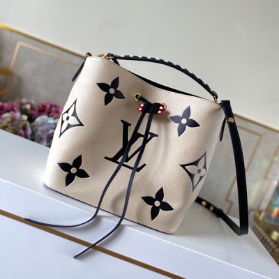 LV路易威登 CRAFTY NÉONOÉ 中號水桶包 M56...