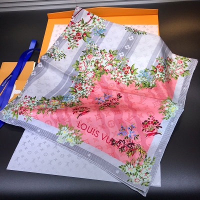 LV路易威登 花紋真絲方巾 90x90cm 各種場合
