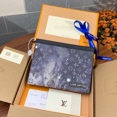 LV路易威登 POCHETTE VOYAGE 中號手拿包 M...