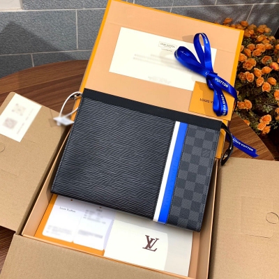 LV路易威登 POCHETTE VOYAGE MM手拿包 M56827條紋銜接