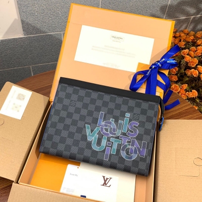LV路易威登 POCHETTE VOYAGE MM手拿包 M60309 字母絲印