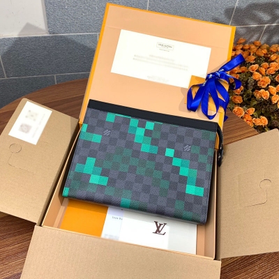 LV路易威登 POCHETTE VOYAGE MM 手拿包 ...