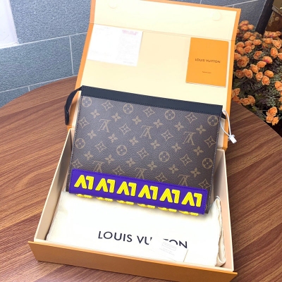 LV路易威登 全新中號手拿包 M80792老花 字母系列