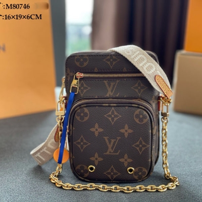 LV路易威登 UTILITY PHONE POCKET M8...