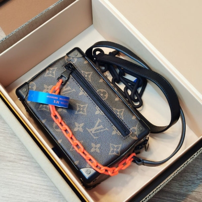 LV路易威登 mini SOFT TRUNK 盒子包 M44...