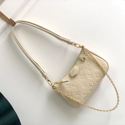 LV路易威登 Easy Pouch On Strap 壓紋奶...