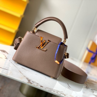 LV路易威登 Capucines Mini 灰褐色小牛皮女挎...
