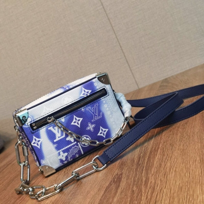 LV路易威登 MINI SOFT TRUNK 藍色漸變盒子包...