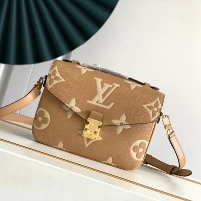 LV路易威登 POCHETTE MÉTIS 壓印大花淺咖色郵...