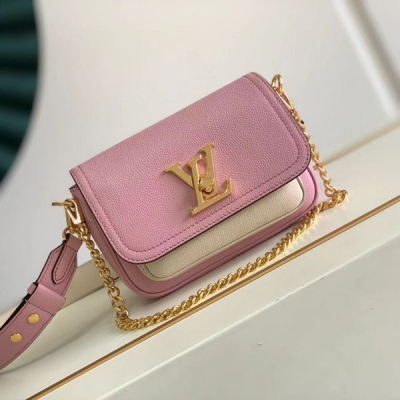 LV路易威登 LOCKME TENDER 粒面小牛皮女生包包...
