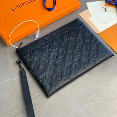 LV路易威登 Pochette To-Go 新壓花黑色手拿包...