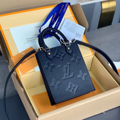 LV路易威登 PETIT SAC PLAT 黑色壓紋斜揹包 ...