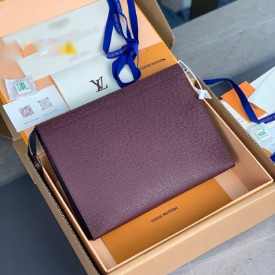 LV路易威登 POCHETTE VOYAGE 酒紅色十字紋手...