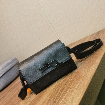 LV路易威登 STEAMER 黑花迷你斜挎包 M81783