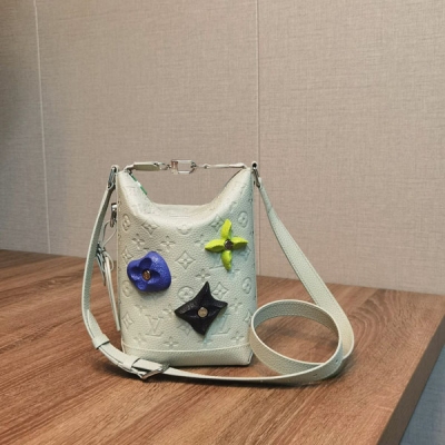 LV路易威登 Hobo Cruiser 米白色壓花肩背包 M...