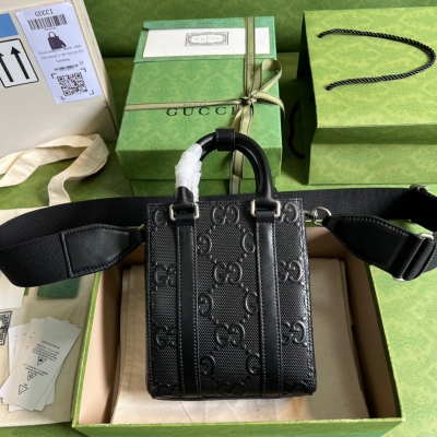 GUCCI古馳 GG黑色壓花全皮男士斜挎包 696010