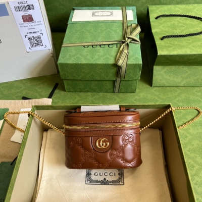 GUCCI古馳 GG Matelassé 絎縫棕色壓花迷你單...