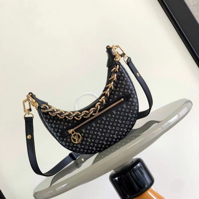LV路易威登 Loop 黑色花紋真皮月亮包 M22591