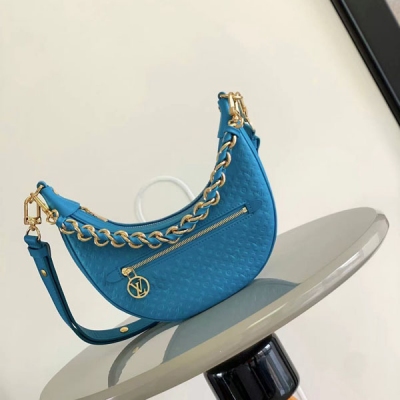 LV路易威登 Loop 藍色花紋全皮月亮包 M22591