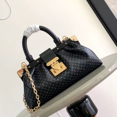 LV路易威登 Clutch 黑色壓花牛皮革手提包 M2232...