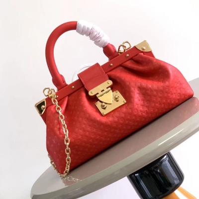LV路易威登 Clutch 紅色壓印花紋牛皮手袋 M2232...