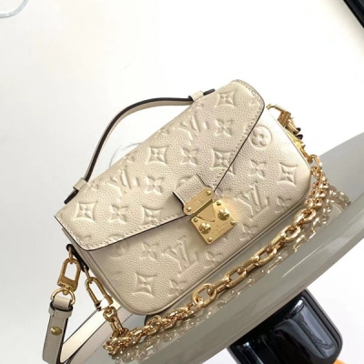 LOUIS VUITTON M46595 East West...