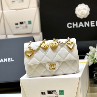 CHANEL香奈兒 CF限量版白色小羊皮愛心吊墜鏈條包 AS...