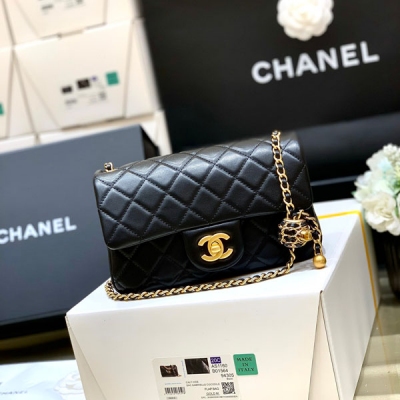 CHANEL香奈兒 2023核桃金球 正品羊皮大mini黑色...