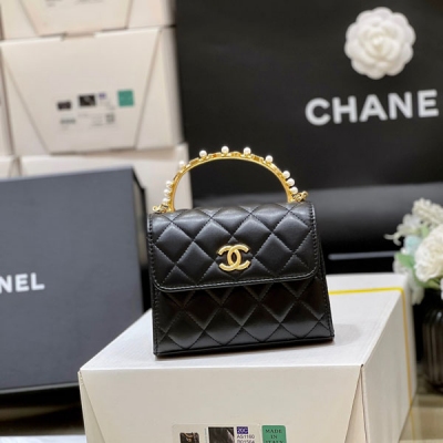 CHANEL香奈兒 2023秋冬系列 豎款小羊皮珍珠手柄Ke...