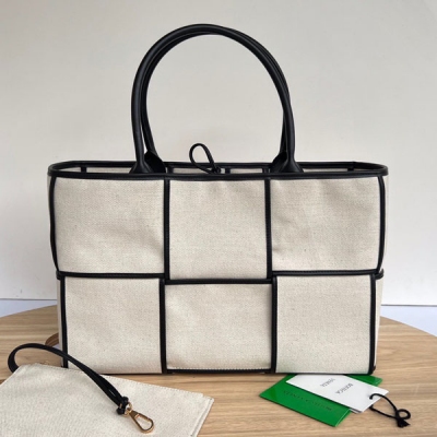 BV寶緹嘉 新款來啦 Arco Tote 帆布牛皮拼接女孩托...