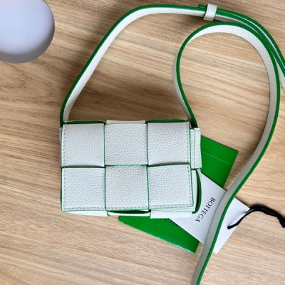 BOTTEGA VENETA Mini cassette B...