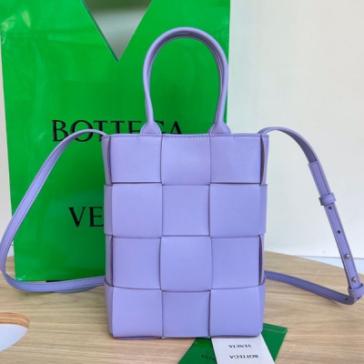 BOTTEGA VENETA Cassette Mini T...