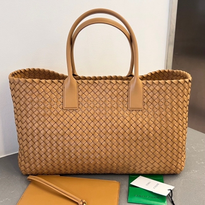BOTTEGA VENETA Cabat 棕色真皮大號購物袋...