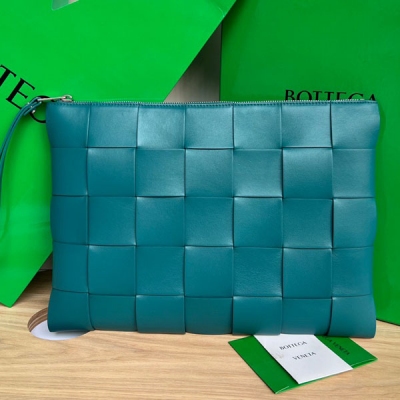 BOTTEGA VENETA Pouch 藍色柔軟皮質編織手...