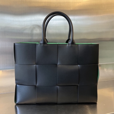 BV寶緹嘉 2023早春新品 Arco Tote 雙色編織皮...