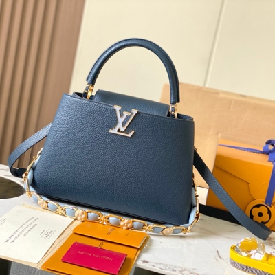 LOUIS VUITTON 深藍原皮料貝殼扣 Capucin...