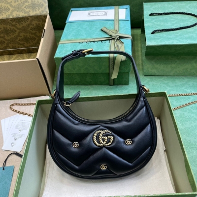 GUCCI古馳 GG Marmont 小巧鉚釘半月造型黑色迷...