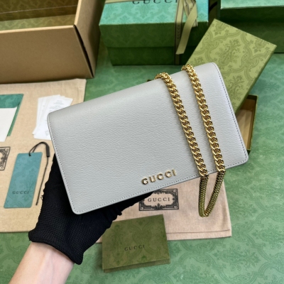 GUCCI古馳 飾手寫體Gucci標識淺灰色小號鏈帶錢包 7...