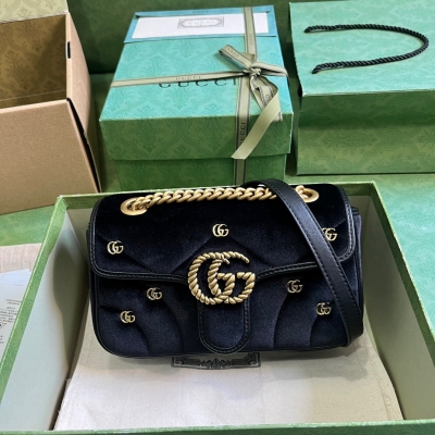 GUCCI古馳 GG Marmont系列 黑色天鵝絨鉚釘中號...