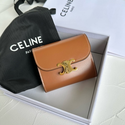 CELINE TRIOMPHE 焦糖色亮澤牛皮革小號錢包 1...