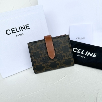 CELINE TRIOMPHE 小號標誌印花羊皮革飾帶錢包 ...