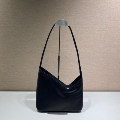 PRADA普拉達 黑色中古異形腋下包 1BD669